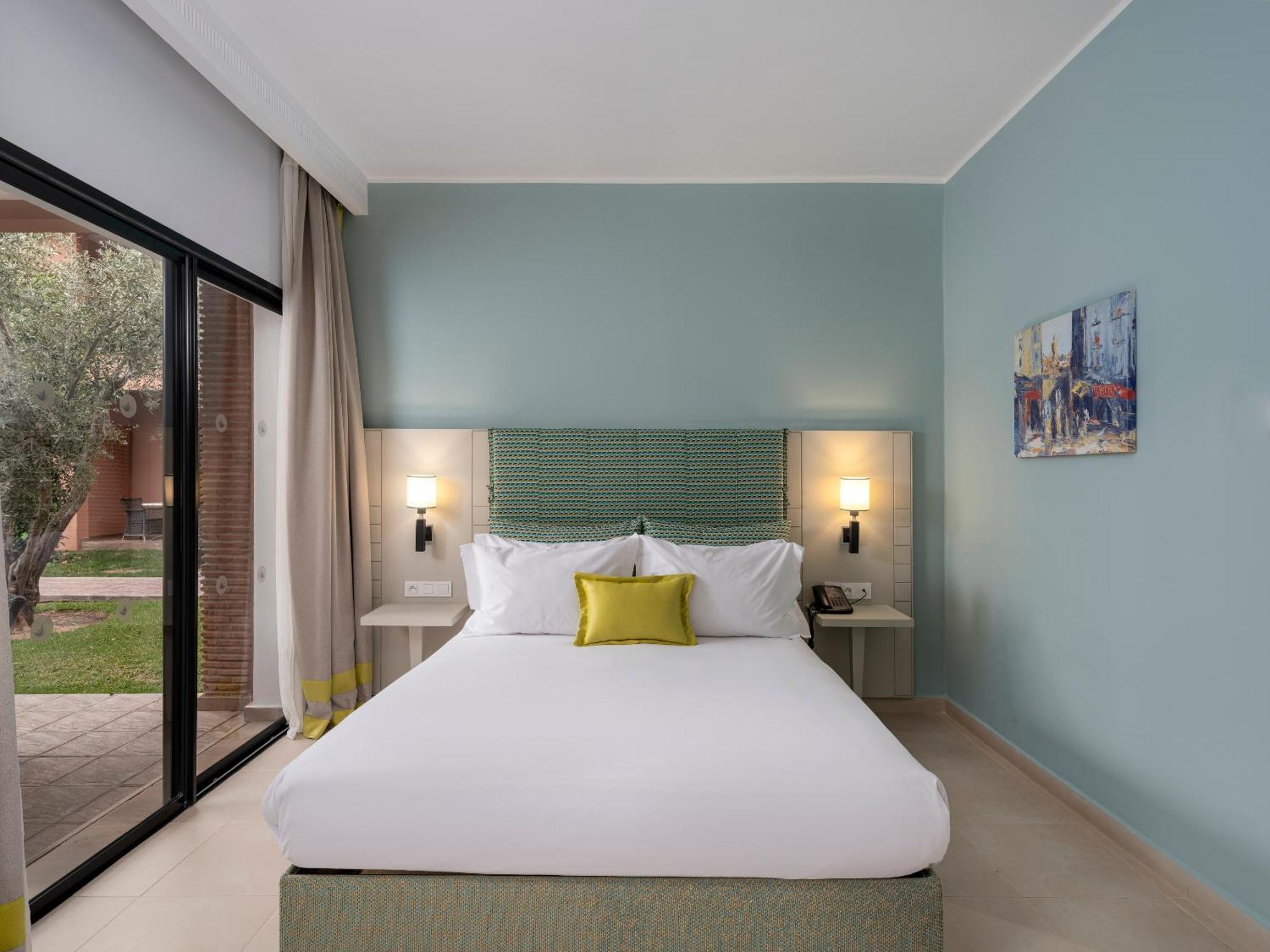 Quarto Familiar com Vista Piscina